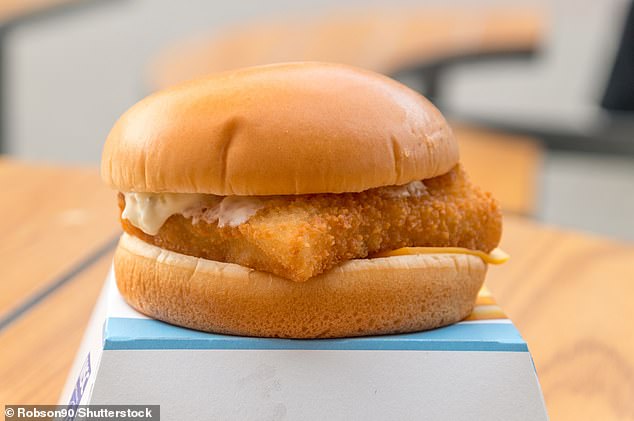 Filet-O-Fish مک دونالد از Alaskan Pollock ساخته شده است-یک انتخاب محکم زیرا تحت مقررات ایالات متحده به طور پایدار مدیریت می شود و با مسئولیت پذیری برداشت می شود. این در سال 1962 توسط یک صاحب حق رای دادن مک دونالد در بخش عمدتا کاتولیک سینسیناتی ، اوهایو ، در پاسخ به کاهش فروش همبرگر در روزهای جمعه به دلیل عمل پرهیز از گوشت در آن روز ایجاد شد.