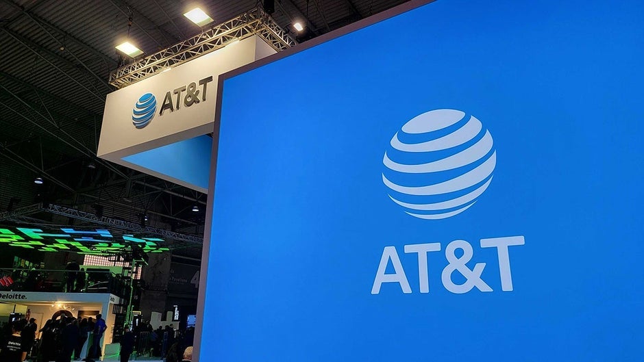 AT&T پس از تغییر در استراتژی تجارت ، با کارمندان جانباز روابط برقرار می کند