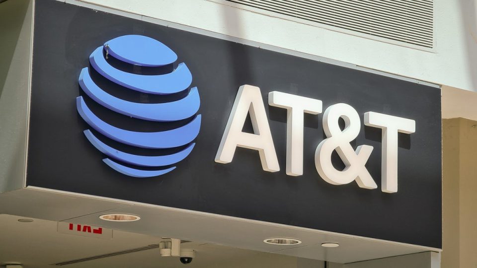 آیا AT&T بهتر از T-Mobile است؟ شاید اینطور نباشد ، اما نبرد برای طلا محکم تر از آن چیزی است که فکر می کنید