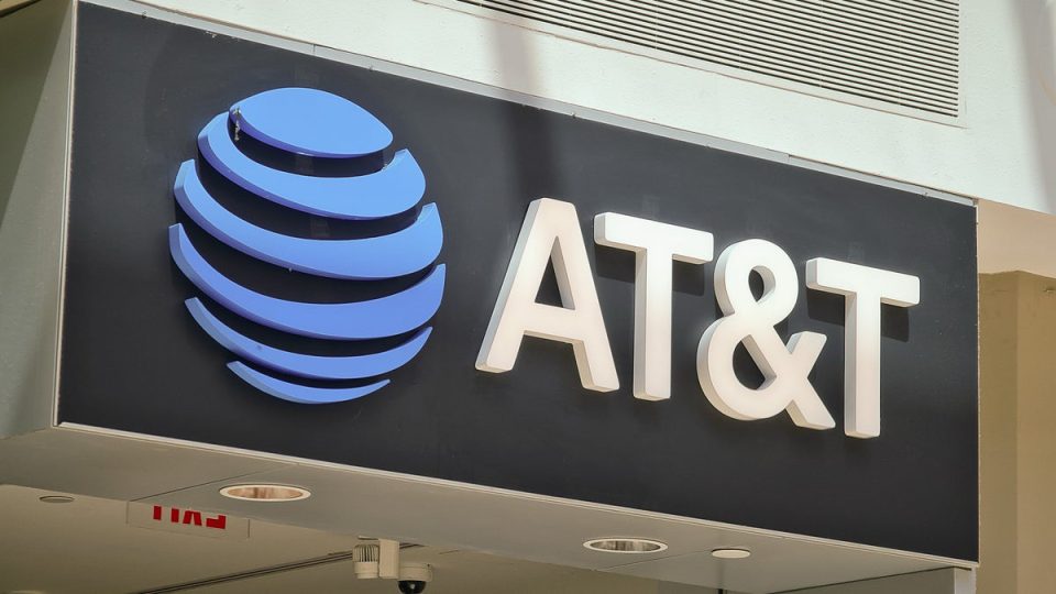 اگر مایل به تغییر حامل ها هستید ، AT&T ممکن است معامله ولنتاین شیرین برای شما داشته باشد