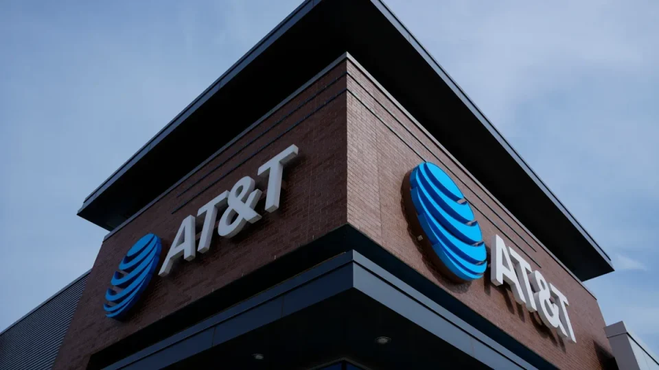 چگونه یک بازدید معمول AT&T منجر به یک برنامه غیر ضروری 65 دلاری شد (با پایان خوشی)