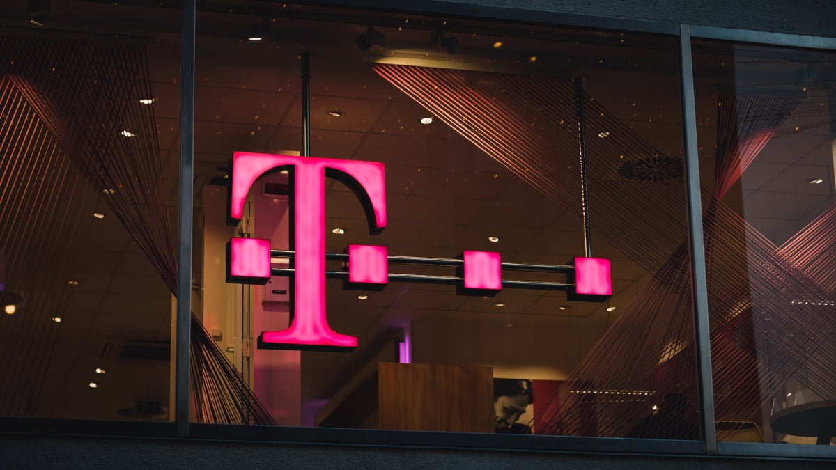 کارمندان T-Mobile پس از حامل ، ویژگی امنیت داخلی را اجرا می کنند