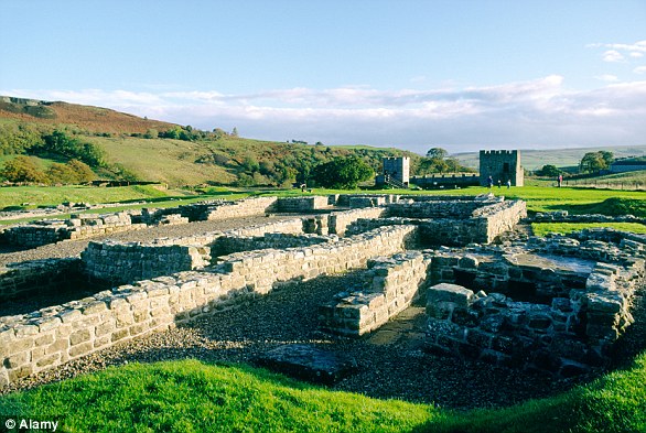 قلعه رومی ویندولاندا در دیوار هادریان ، Northumberland. سربازان مستقر در آنجا از جاده رومی از رودخانه Tyne تا Solway Firth محافظت می کردند