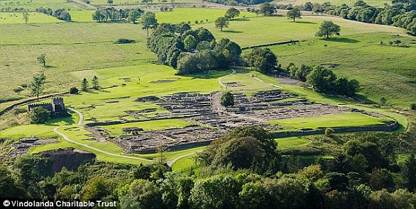 Vindolanda (تصویر) یک قلعه رومی در جنوب دیوار هادریان در شمال انگلیس است