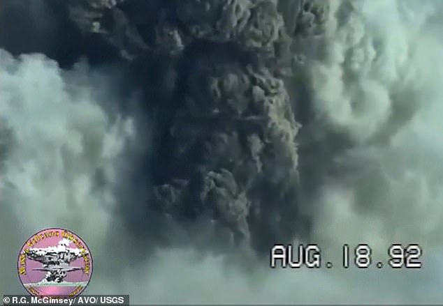 مت هانی ، دانشمند شارژ در AVO ، پیش از این به Dailymail.com گفته بود که فوران Mount Spurr امروز احتمالاً شبیه به رویداد 1992 خواهد بود