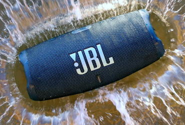 JBL Charge خوب 5 با ارزش 33 ٪ تخفیف در آمازون باقی مانده است