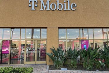 T-Mobile معتقد است که مشتریان با افزایش قیمت در هواپیما هستند