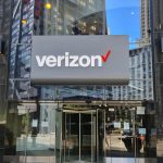 تعرفه های ترامپ احتمالاً به Verizon ، T-Mobile و AT&T آسیب می رساند ، که به نوبه خود احتمالاً به شما آسیب می رساند