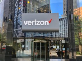 تعرفه های ترامپ احتمالاً به Verizon ، T-Mobile و AT&T آسیب می رساند ، که به نوبه خود احتمالاً به شما آسیب می رساند