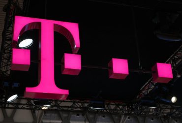 تغییر برنامه آرام T-Mobile ممکن است به همین دلیل باشد که تلفن شما از قلاب خارج می شود (به روز شده)