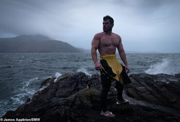 ملاقات با Daredevil British Daredevil با شنا بیش از 1000 مایل در کل خط ساحلی ایسلند: MailOnline به راس ادگلی در شنا در دریای اسکاتلند می پیوندد تا دریابید که برای مواجهه با یکی از شدیدترین محیط های روی زمین چه چیزی لازم است