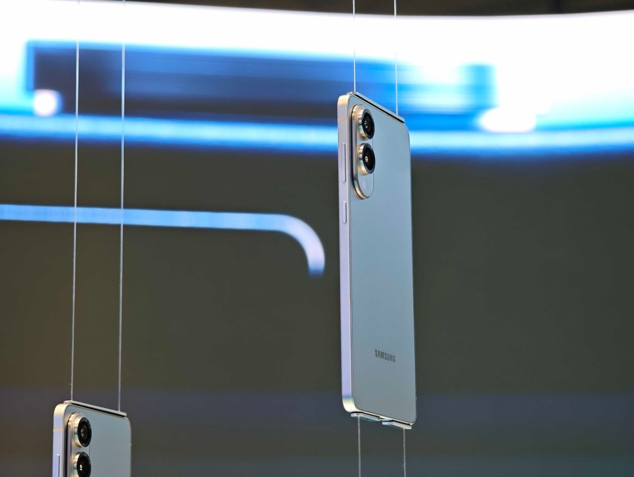 واحد ساختگی Galaxy S25 Edge همانطور که در MWC 2025 مشاهده می شود (Image Credit -Phonearena) - Galaxy S25 Edge vs Galaxy S25 Ultra: تفاوت های اصلی برای انتظار