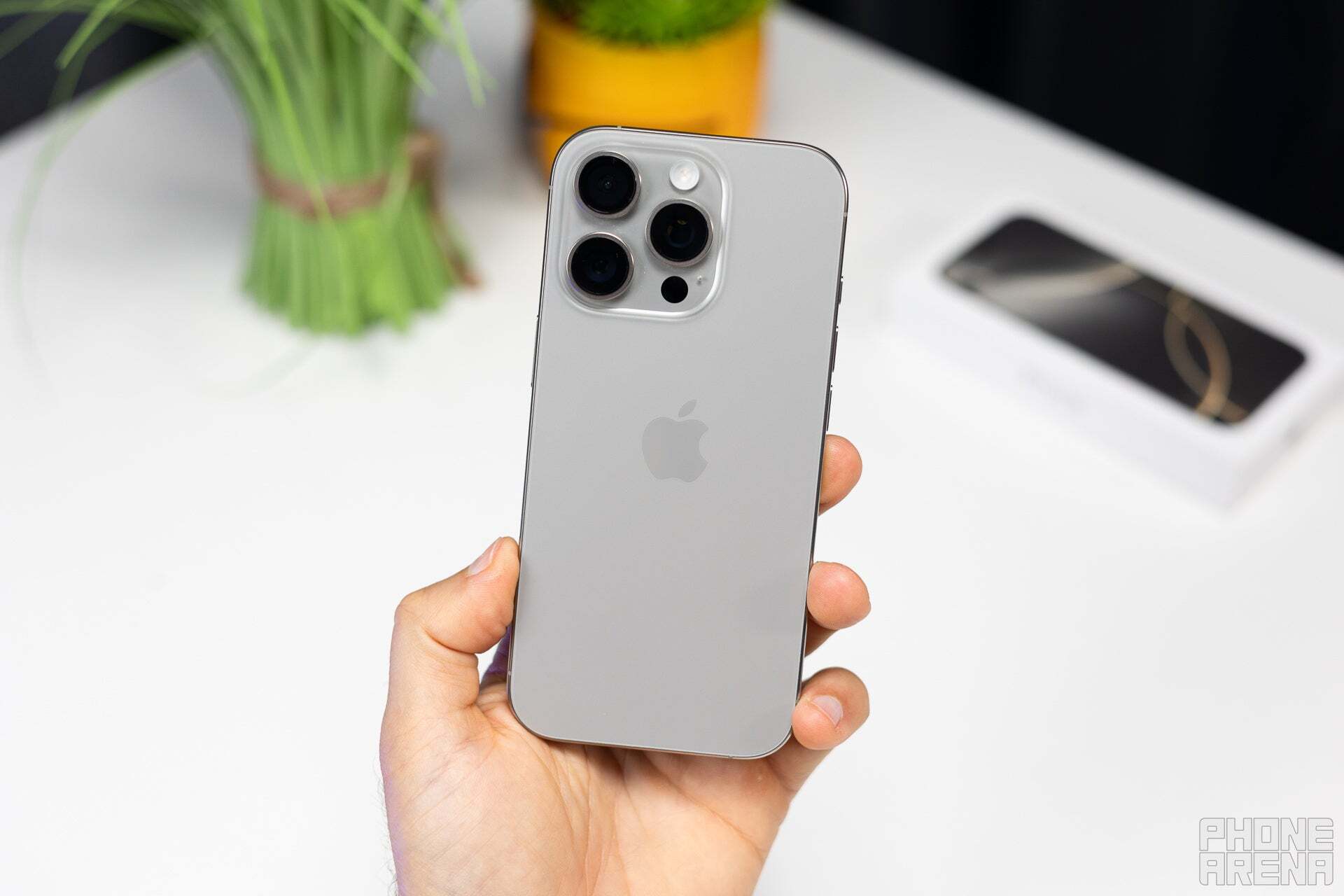تصویر توسط Phonearena - معاملات Red Hot Verizon به صورت رایگان آیفون 16 Pro ، Pixel 9 Pro ، Galaxy S25 Plus و پرچمداران بیشتر