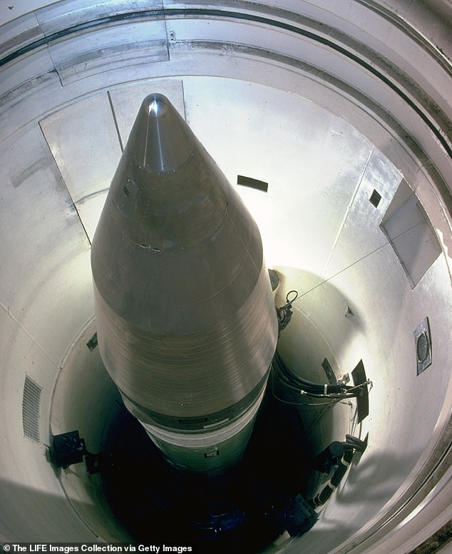 Minuteman III بخش مهمی از زرادخانه استراتژیک ارتش ایالات متحده است. موشک با قابلیت هسته ای دارای بیش از 6000 است و می تواند با سرعت حداکثر 15000 مایل در ساعت حرکت کند