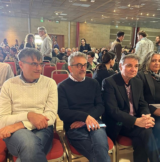 آرماندو می (مرکز) و تیمش که شامل Corrado Malanga (سمت راست) و Filippo Biondi (سمت چپ) است ، ماه گذشته هنگامی که آنها شفت ها و اتاق ها را بیش از 2000 فوت زیر سطح کشف کردند ، جهان را با طوفان بردند.