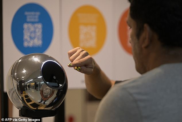 Orb اکنون در 6 شهر ایالات متحده در دسترس خواهد بود و به مردم امکان اسکن و پیوستن به شناسه جهانی و شبکه مالی را می دهد