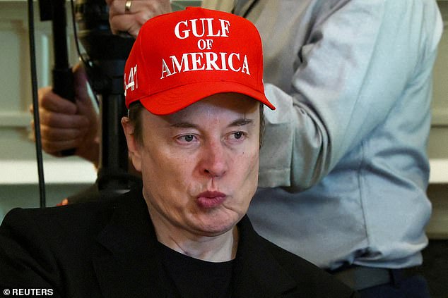 این آخرین در یک سری از ضربات به برنامه Starship Elon Musk است. این موشک امسال دو پرواز آزمایشی برگشت به عقب را متحمل شده است که هر دو شاهد منفجر شدن آن در هوای میانه هستند