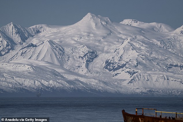 Mount Spurr ، یک Stratovolcano با ارتفاع 11000 فوت که 81 مایل از آنچورینگ واقع شده است ، بیش از یک سال است که علائم ناآرامی را نشان می دهد