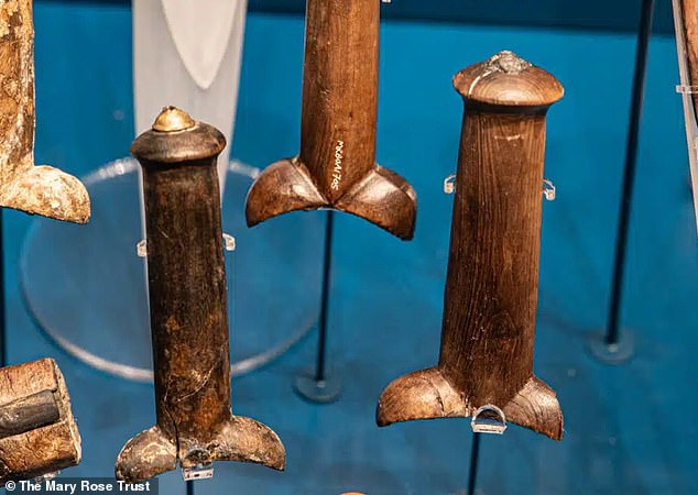 بسیاری از چاقوهای بالک در خراب شدن مری رز ، یک کشتی جنگی Tudor-teriod که مورد علاقه پادشاه هنری هشتم بود پیدا شد. خنجرها هم سلاح و هم ابزار بودند