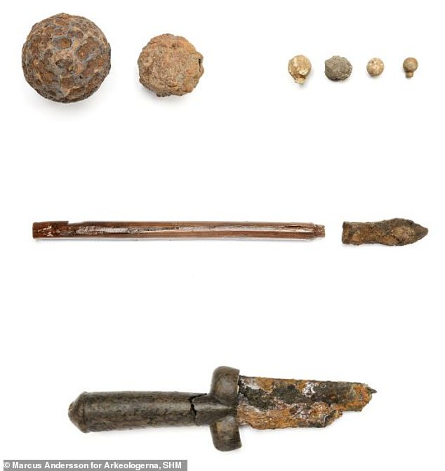 Dagger Ballock در کنار پیچ های کمان ، توپ های توپ و گلوله های تپانچه پیدا شد. این نشان می دهد که ممکن است در تلاش برای حمله به قلعه باقی مانده باشد