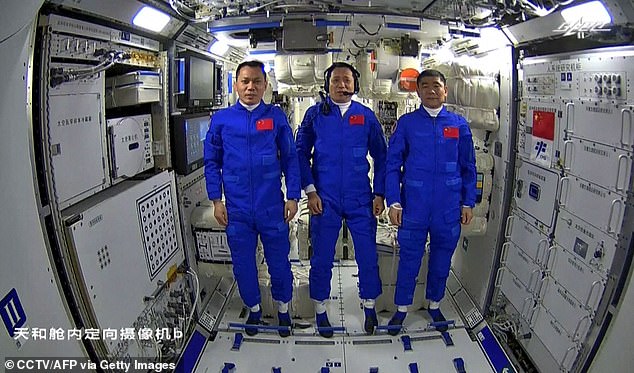علیرغم شرایط استریل ایستگاه Tiangong (تصویر) ، دانشمندان دریافتند که این باکتری ها برای زنده ماندن در فضا تکامل یافته اند. باکتری ها مقاومت بهتری در برابر تابش فضای سخت و توانایی هضم ژلاتین تکامل یافته بودند