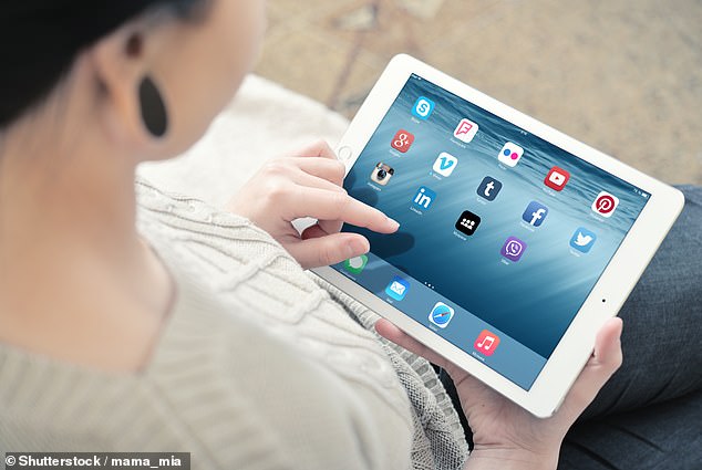 499 دلار/399 £ iPad Air 2 (تصویر) ، که در اکتبر 2014 منتشر شد ، به طرز چشمگیری در 6.1 میلی متر نازک بود و همچنین سبک تر از سلف خود یعنی iPad Air اصلی است