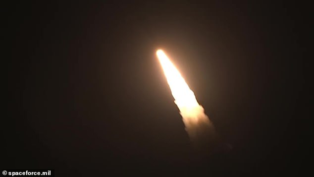 ICBM آمریکا قادر به حمل سه کلاهک هسته ای Mk 12A است که هر کدام تا 350،000 تن TNT بسته بندی شده است ، اما آزمایش امروز یک موشک غیر مسلح را راه اندازی کرد