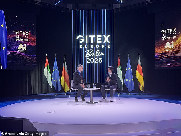 دکتر هینتون این هفته در نمایشگاه فناوری Gitex Europe 2025 سخنرانی می کند