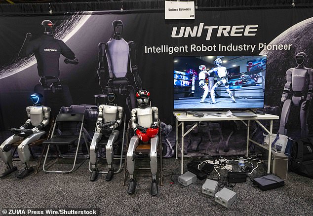 روبات های دوقطبی 'G1' توسط Unitree Robotics ، یک شرکت روباتیک چینی مستقر در Hangzhou ساخته شده اند. تصویر در مرکز کنگره جهانی جورجیا ، آتلانتا ، جورجیا ، 20 مه 2025