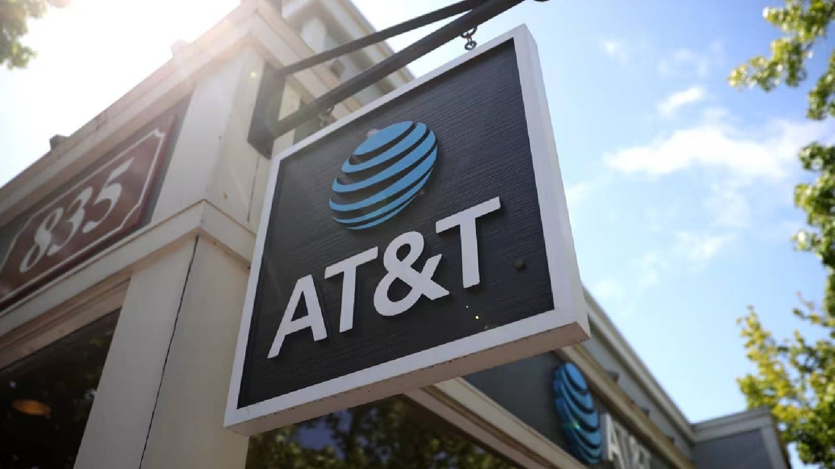 AT&T هنوز هم پول باقی مانده است و به آن اجازه می دهد تا پوشش 5G خود را در ایالات متحده بهبود بخشد