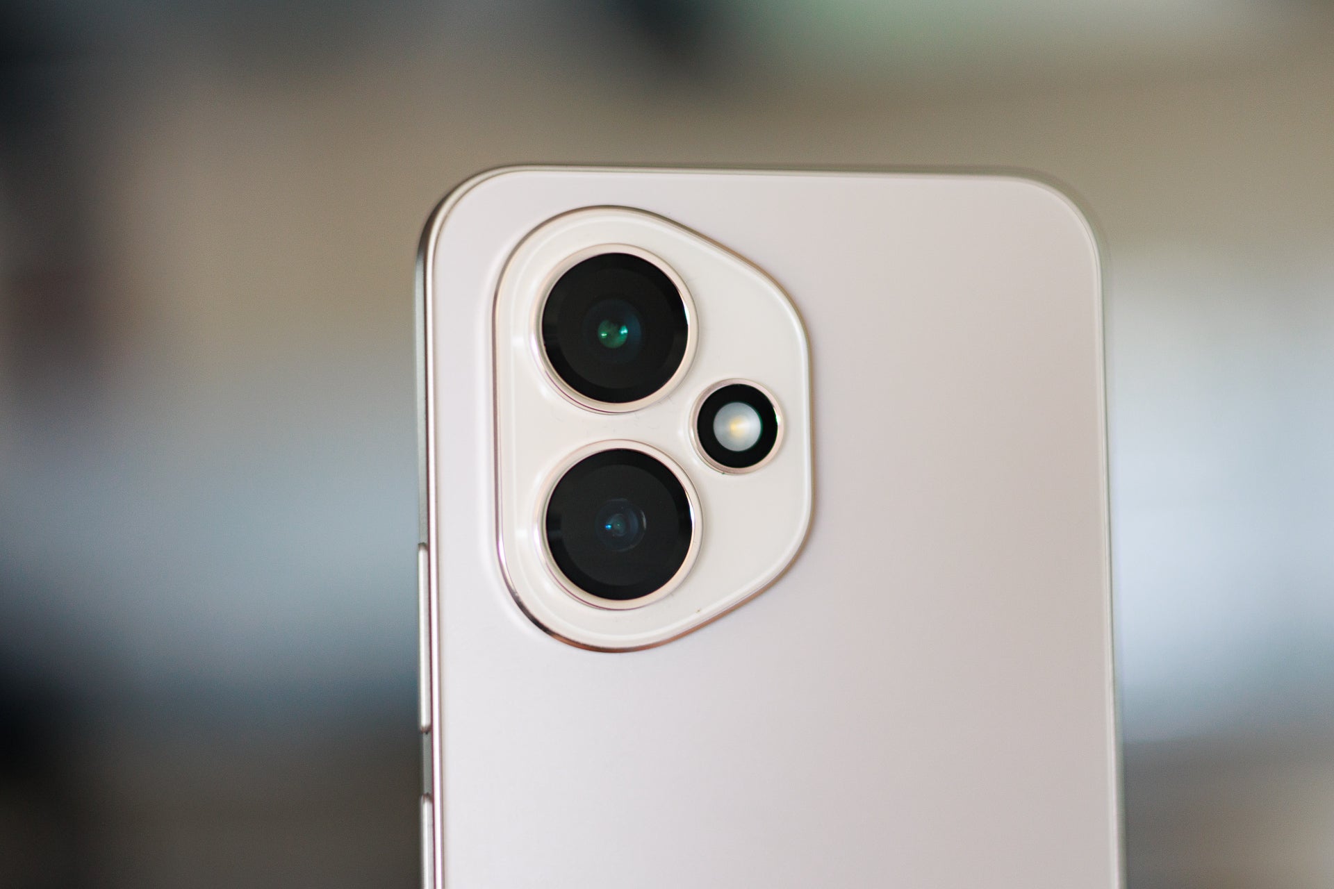 محفظه دوربین Honor 400 کاملاً شیک به نظر می رسد | Image by Phonearena-Hand-On: Style با عملکرد جدید Honor 400 Mid-Ranger ملاقات می کند