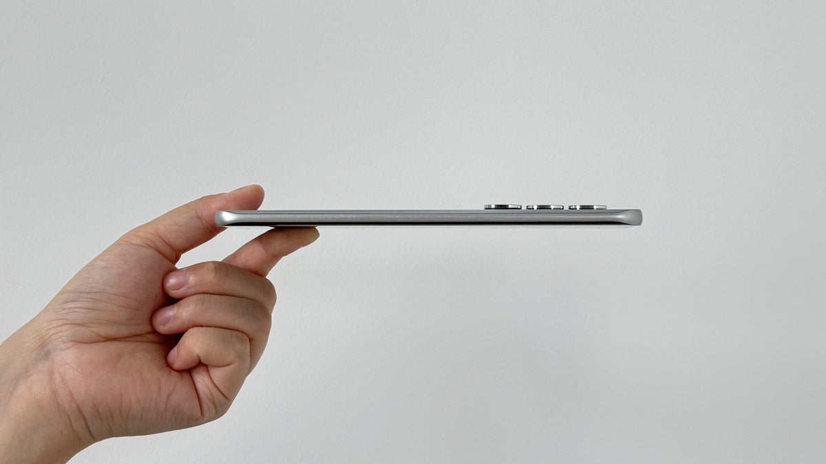 Galaxy S25 Edge رقیب برای شکستن رکورد جهانی در حالی که شبیه تلفن های Edge قدیمی تر است