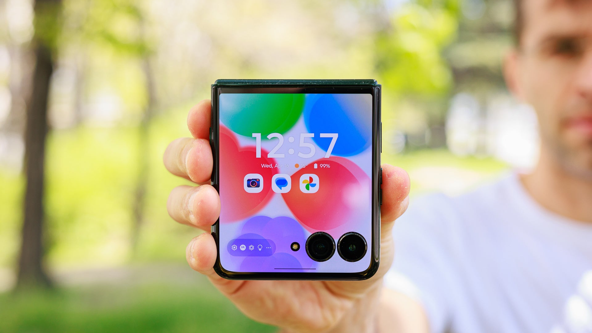 Razr Ultra (2025) در مقابل Razr Plus (2024): کدام معامله بهتر است