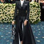 Robot Dog در Met Gala ظاهر می شود - که در یک توکسدو پوشیده شده و با یک الماس 1000 قیراط آراسته شده است