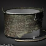 Sutton Hoo Mystery پس از 1400 سال حل می شود: سطل بیزانس کشف شده در سایت تاریخی "حاوی بقایای مهم از افراد مهم"