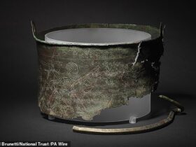 Sutton Hoo Mystery پس از 1400 سال حل می شود: سطل بیزانس کشف شده در سایت تاریخی "حاوی بقایای مهم از افراد مهم"