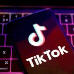Tiktok در سراسر جهان پایین است زیرا کاربران با تماشای فیلم در برنامه ، مشکلات را گزارش می کنند