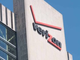 Verizon اعتراف می کند که مشتریان پس از افزایش قیمت باقی مانده اند و برنامه ای قابل پیش بینی برای جلوگیری از ترک بیشتر دارند