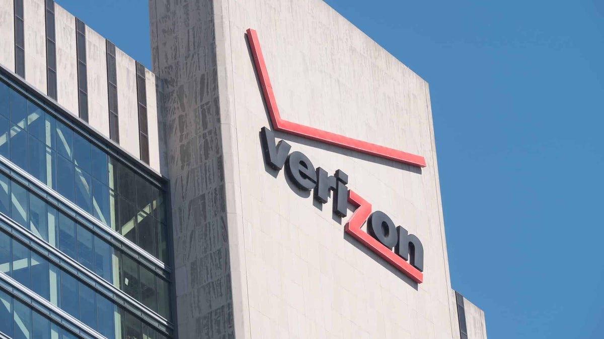 Verizon اعتراف می کند که مشتریان پس از افزایش قیمت باقی مانده اند و برنامه ای قابل پیش بینی برای جلوگیری از ترک بیشتر دارند