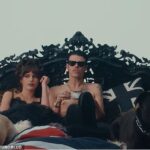 Vets Yungblud را به دلیل داشتن یک سگ در یقه در حال حاضر در آخرین موزیک ویدیو خود نشان می دهد - و ادعا می کند که دستگاه های آموزش بحث برانگیز باید به طور کامل ممنوع شود