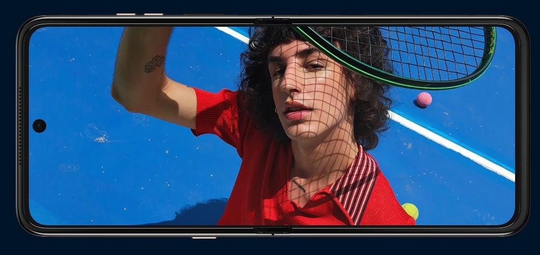 نمایشگر جلا موجود در Moto Razr Ultra 2025 در 7 اینچ وزن دارد. | Image Credit -Motorola - Razr Ultra 2025 چشمگیر و دو مدل دیگر اکنون در ایالات متحده و کانادا در دسترس است