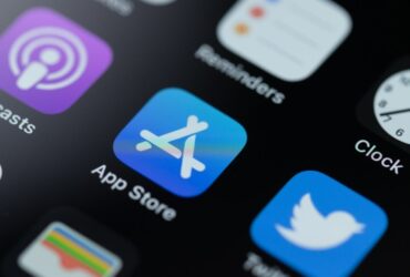 اپل سعی می کند برخی از کاربران فروشگاه App را از سیستم عامل های پرداخت شخص ثالث بترساند