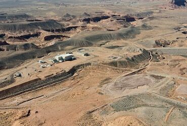 با باز شدن معدن اورانیوم ، شهر کوهستانی کوچک برای تبدیل شدن به کانون هسته ای آمریکا
