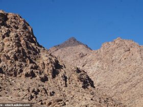 سرنخ های کتاب مقدس به مکان واقعی اشاره می کنند که موسی ده فرمان را دریافت کرد - صدها مایل دورتر از کوه سینا
