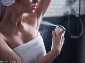 شما از دئودورانت اشتباه استفاده می کنید! کارشناسان اشتباه رایج "کاهش اثربخشی" را نشان می دهند - و چرا هرگز نباید در طول روز دوباره استفاده کنید