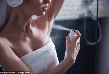 شما از دئودورانت اشتباه استفاده می کنید! کارشناسان اشتباه رایج "کاهش اثربخشی" را نشان می دهند - و چرا هرگز نباید در طول روز دوباره استفاده کنید
