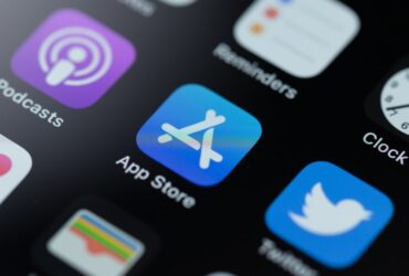 قانون جدید ممکن است به اپل و گوگل نیاز داشته باشد تا شما را قبل از ورود به فروشگاه های برنامه خود ، به شما کارت کارتان کند