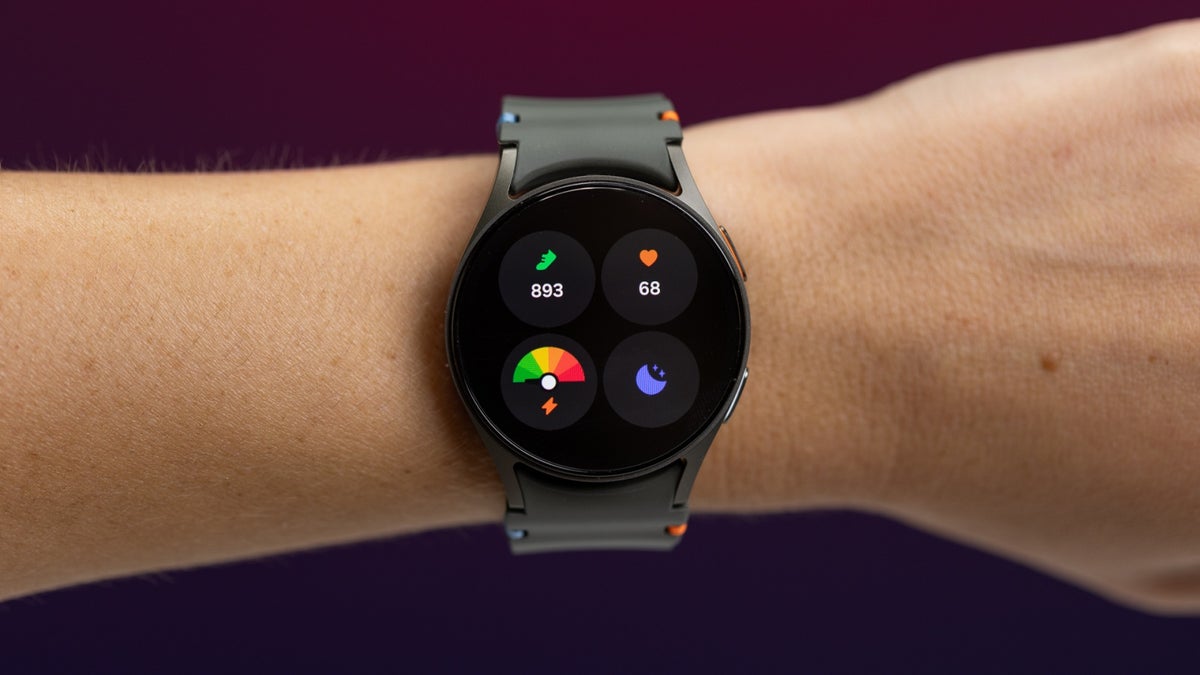 مدل مورد علاقه سامسونگ Galaxy Galaxy Watch 7 اکنون می تواند با قیمت 110 دلار با هدیه غافلگیرانه شامل شما باشد
