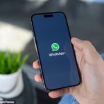 هشدار فوری در مورد کلاهبرداری واتساپ "سلام مادر": کلاهبرداران از هوش مصنوعی برای تقلید از صدای کودکان برای سرقت میلیون ها پوند از والدین مظنون استفاده می کنند