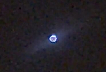 پالس مرموز "UFO" به مدت 15 دقیقه قبل از ناپدید شدن در کالیفرنیا شناور می شود